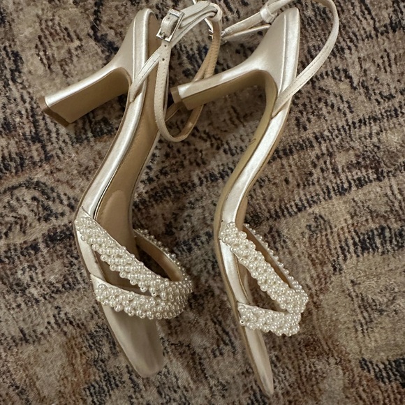 Jewel Badgley Mischka White Pearl Strap Heels - Picture 7 of 9
